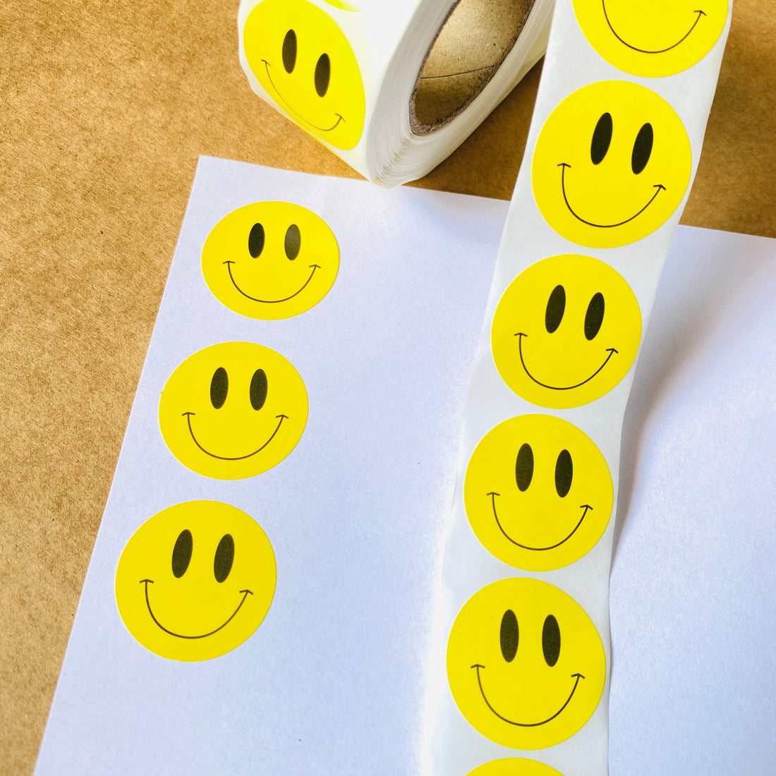 (JUMBO ROLL) Smiley Face Stickers labels (500 Labels) 1inch