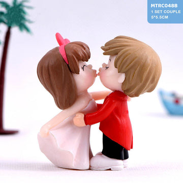 Miniature Model Couple Figurine (Design 2)