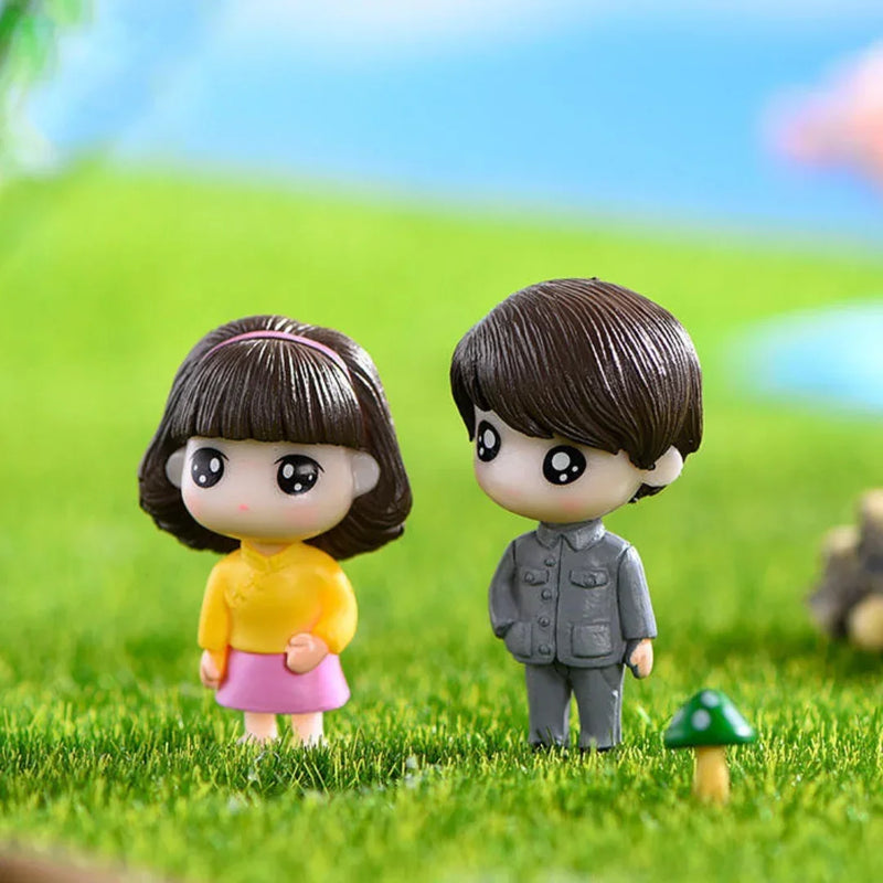 Miniatures Models  Mini Couple Cute Boy & Girl (2pcs) Pack of 1