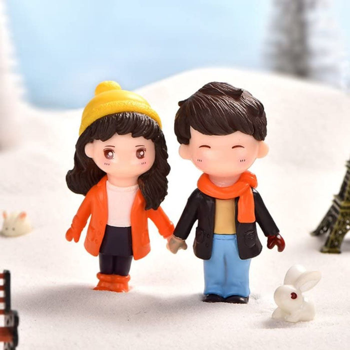 Miniature Model Cute Winter Honeymoon Couple (2pcs) Pack of 1