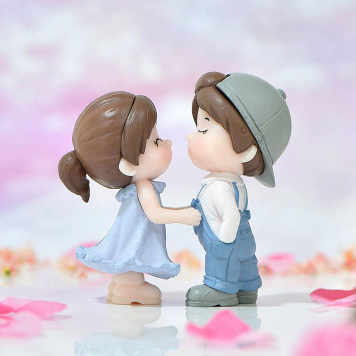Miniaturs cute Couple (5.1cm x3.7cm) 2pcs Pack of 1