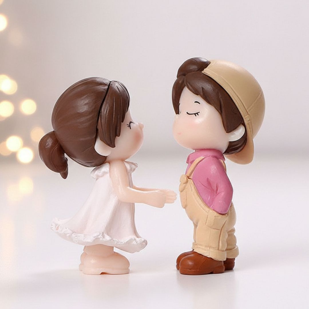 Miniaturs cute Couple (5.1cm x3.7cm) 2pcs Pack of 1