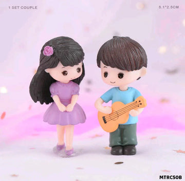 Cute Miniature Couple Figurine for Dollhouse & Crafts