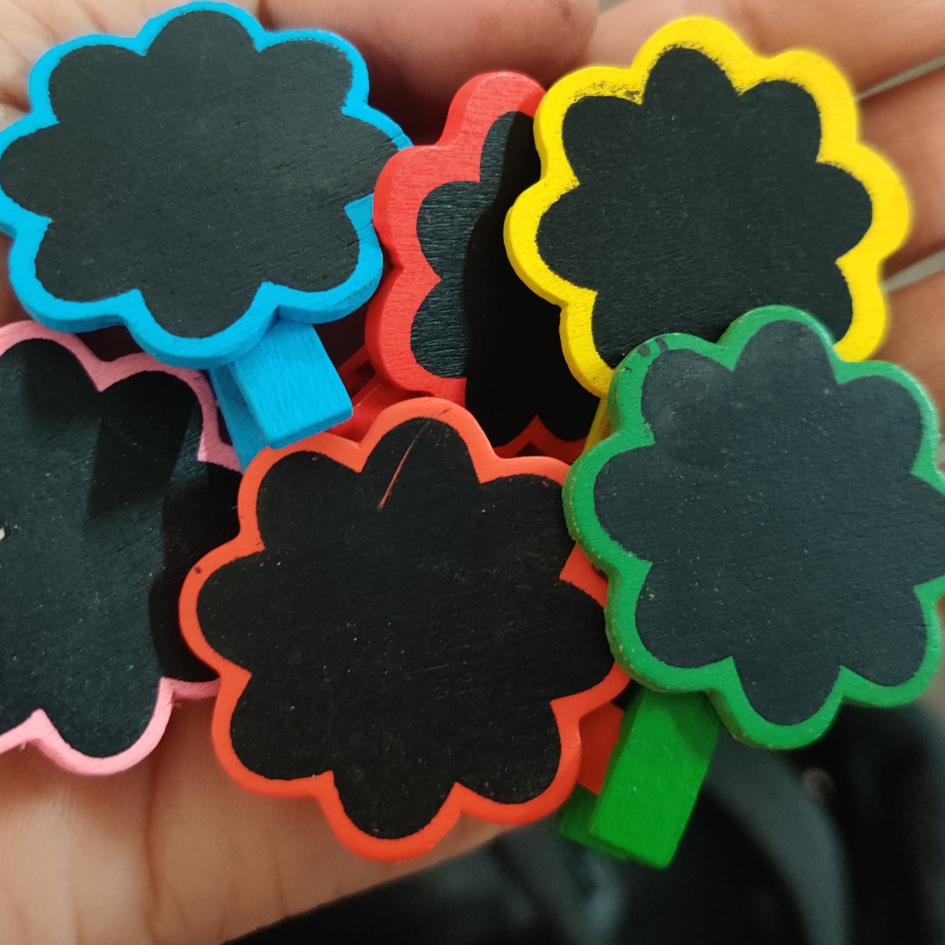 Puneet Gifts White Boards & Black Boards Flower shaped Mini Colorful Black Board with Clip 6pcs - Perfect for Notes and Reminders
